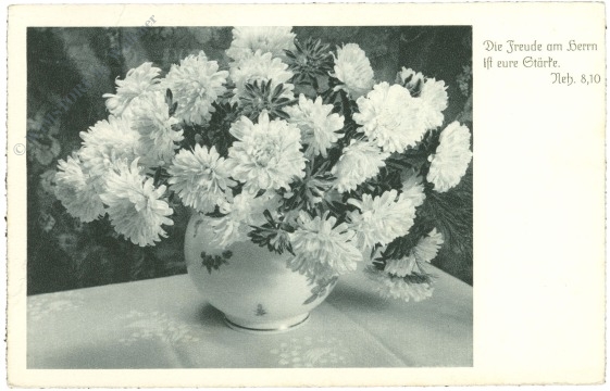 blumenstrauß in vase mit vers