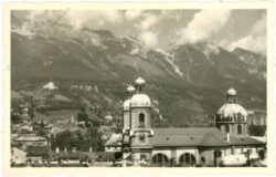 innsbruck, blick vom stadtturm auf pfarrkirche und nordkette
