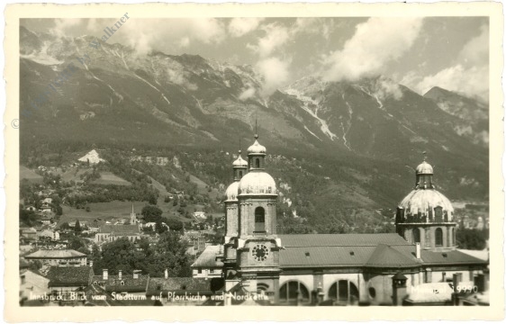 innsbruck, blick vom stadtturm auf pfarrkirche und nordkette