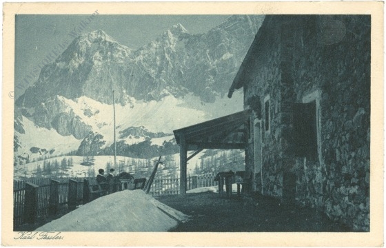 ramsau, austriahütte mit dem dachstein ramsau, austriahütte mit dem dachstein