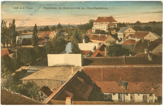 laa an der thaya, panorama, im hintergrund die ober realschule