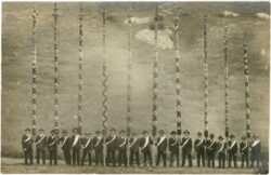 gruppenbild männer tracht