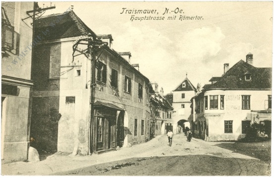 traismauer, hauptstrasse mit römertor