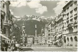 innsbruck, maria theresienstrasse mit annasäule gegen die nordkette
