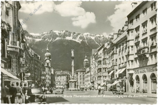 innsbruck, maria theresienstrasse mit annasäule gegen die nordkette