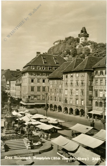 graz, hauptplatz, blick zum schlossberg