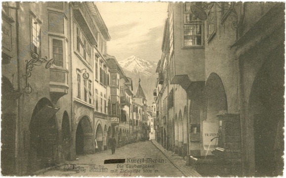 meran, laubengasse mit zielspitze