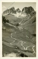 dolomiti, passo pordoi verso gr. sassolungo