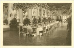 wien 13, schloss schönbrunn, gedeckte hoftafel zu lebzeiten des kaisers franz josef i. in der großen galerie
