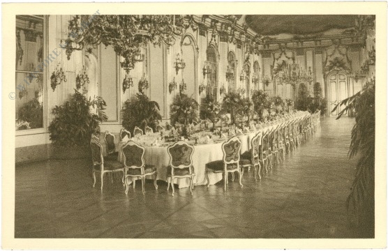 wien 13, schloss schönbrunn, gedeckte hoftafel zu lebzeiten des kaisers franz josef i. in der großen galerie wien 13, schloss schönbrunn, gedeckte hoftafel zu lebzeiten des kaisers franz josef i. in der großen galerie