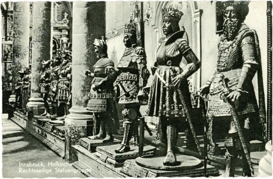 innsbruck, hofkirche, rechtsseitige statuengruppe