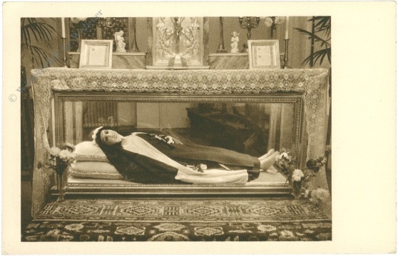 innsbruck, theresienschrein in der kapelle des missionsinstitutes ss. trinitas