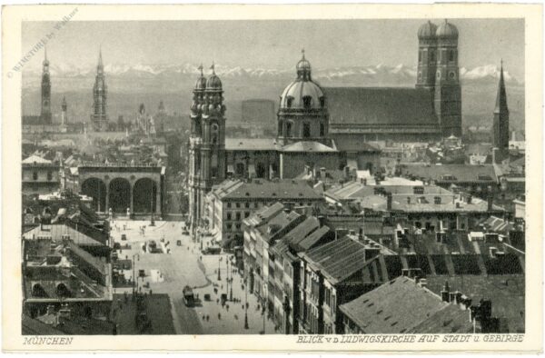 münchen, blick von der ludwigskirche auf stadt und gebirge