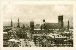 münchen, blick von der ludwigskirche auf stadt und gebirge