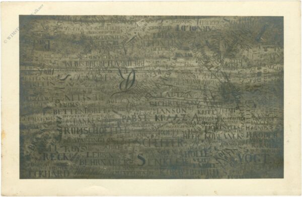 heidelberg, gasthaus zur hirschgasse, geschnitzter tisch