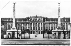 wien 13, schloss schönbrunn, mit obelisken