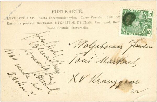 weihnachten, frau mit zapfenschmuck