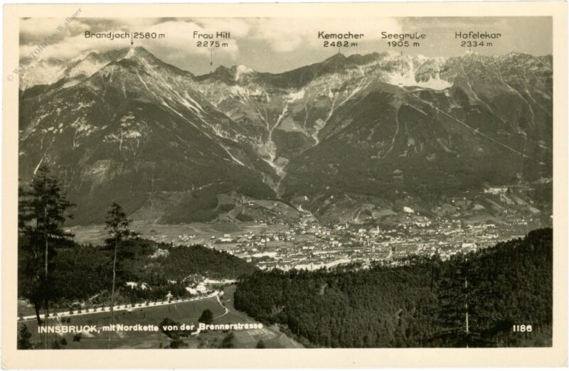 innsbruck, mit nordkette von der brennerstrasse