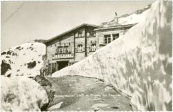 rhonegletscher, eingang zur eisgrotte