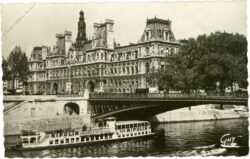 paris, l'hotel de ville et la pont d'arcole