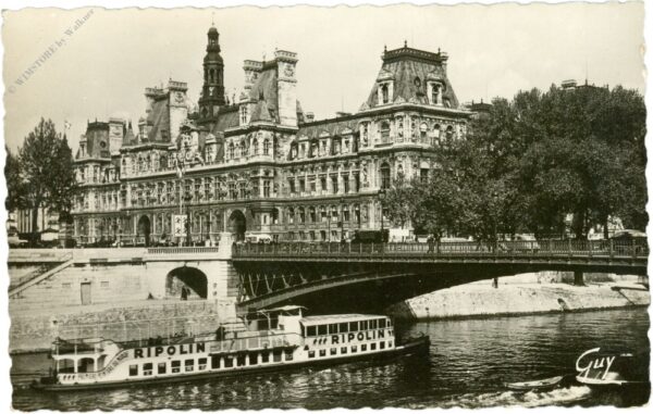 paris, l'hotel de ville et la pont d'arcole