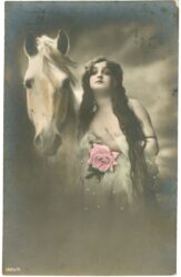 frau mit weißem pferd