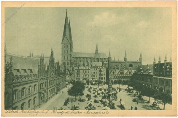 lübeck, marktplatz links, hauptpost hinten, marienkirche