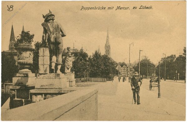 lübeck, puppenbrücke mit mercur