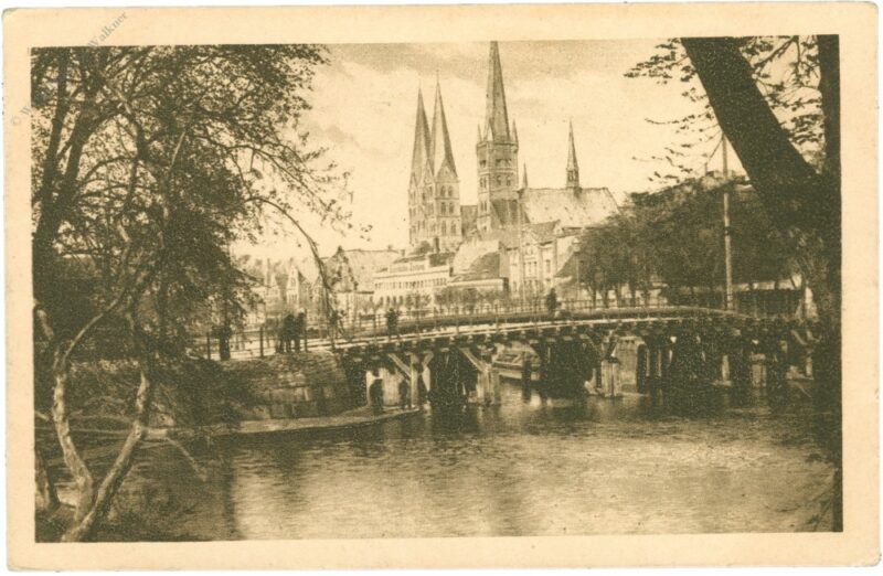 lübeck, dankwärtsbrücke mit marien und petrikirche lübeck, dankwärtsbrücke mit marien und petrikirche