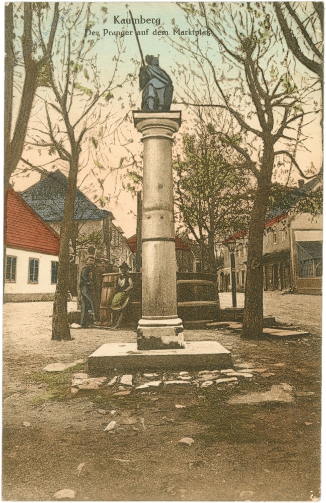 kaumberg, der pranger auf dem marktplatz kaumberg, der pranger auf dem marktplatz