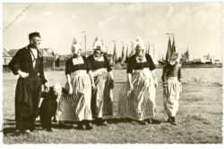volendam, trachten