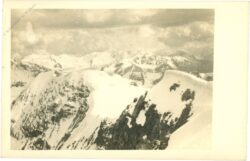 verschneiter gipfel verschneiter gipfel