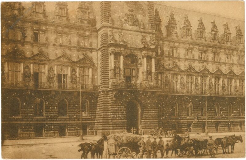 hamburg, das beschossene rathaus, einrücken der reichswehrtruppen hamburg, das beschossene rathaus, einrücken der reichswehrtruppen