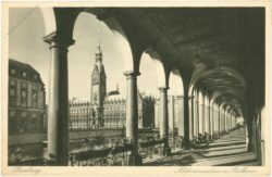 hamburg, alsterarcaden und rathaus