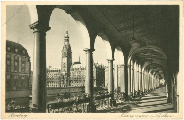 hamburg, alsterarcaden und rathaus