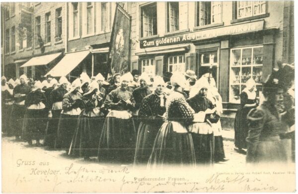 kevelaer, purtnerender frauen