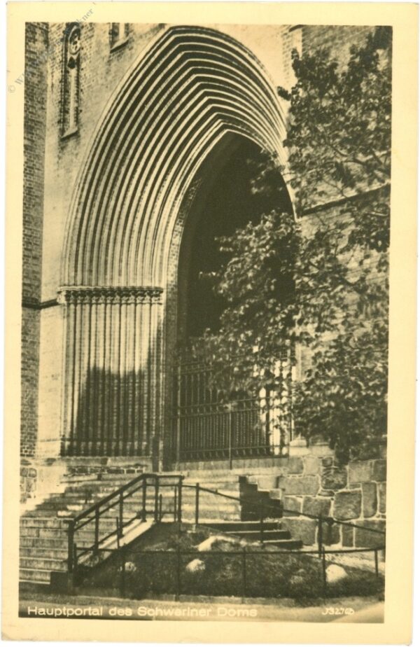 schwerin, hauptportal des doms