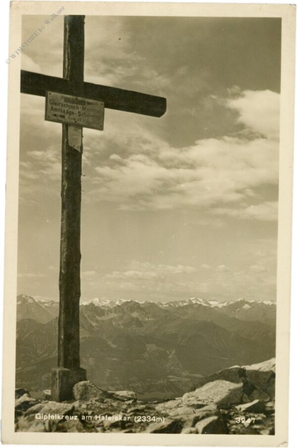 innsbruck, gipfelkreuz am hafelekar