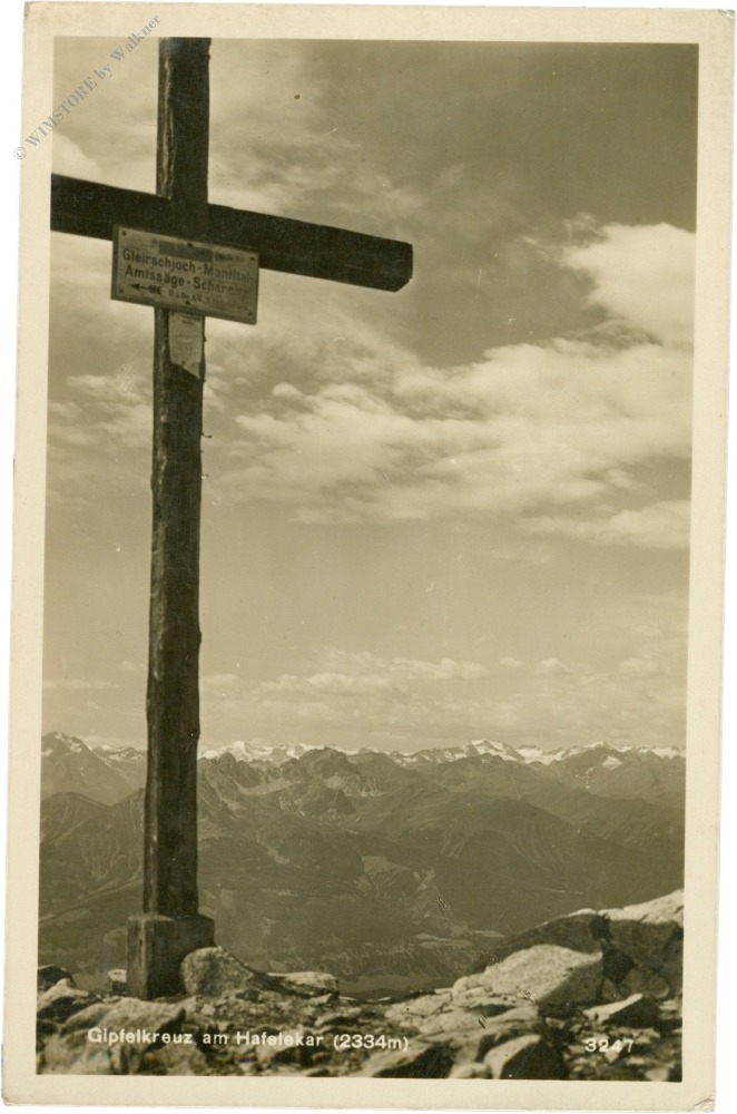 innsbruck, gipfelkreuz am hafelekar