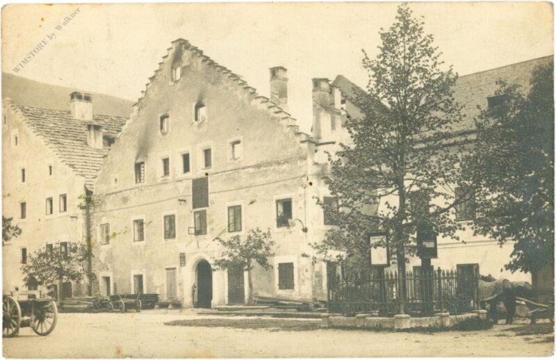 ein von feuer zerstörtes haus