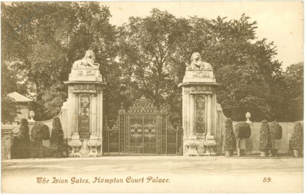 london, hampton court palace, the lion gates