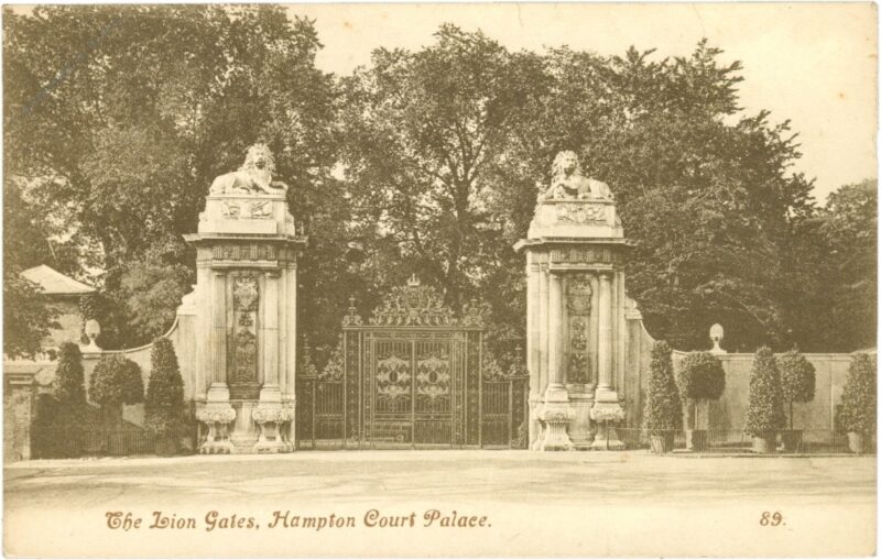 london, hampton court palace, the lion gates london, hampton court palace, the lion gates