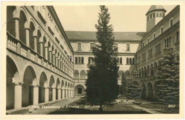 tanzenberg, abtei, arkadenhof