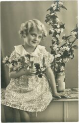 mädchen mit blumen mädchen mit blumen