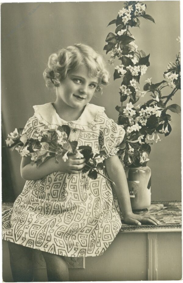 mädchen mit blumen mädchen mit blumen