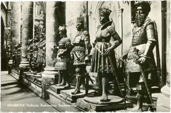 innsbruck, hofkirche, rechtsseitige statuengruppe