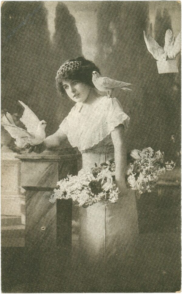 dame mit tauben und blumen