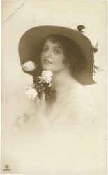 dame mit hut und rosen