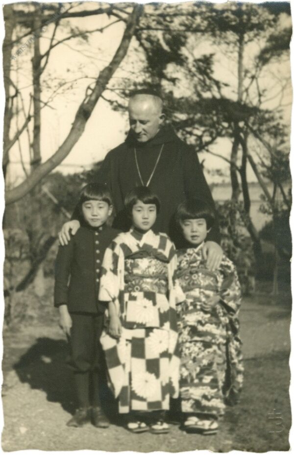 erzabt r. walzer mit drei christenkindern, japanreise 1933