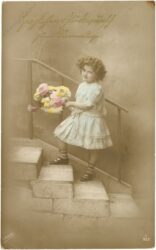 mädchen auf der treppe